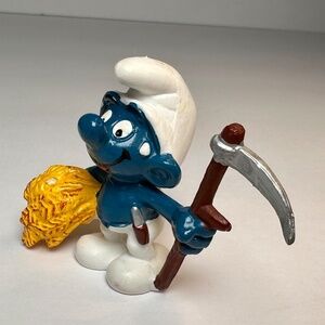 Vintage Schleich Farmer Smurf w/ Wheat & Scythe – 1980 Peyo – Made in Hong Kong